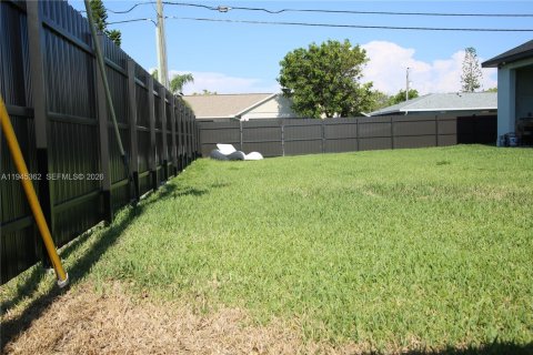 Casa en venta en Cape Coral, Florida, 4 dormitorios, 215.72 m2 № 2001803 - foto 7