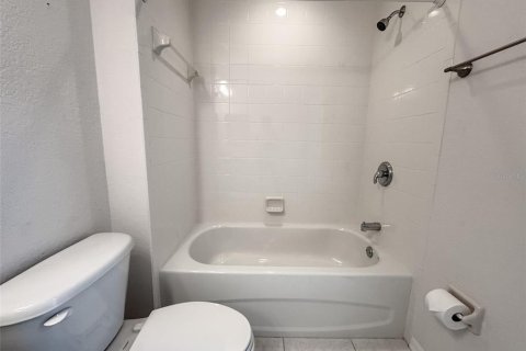 Купить кондоминиум в Норт-Порт, Флорида 7 комнат, 108.51м2, № 1839017 - фото 21