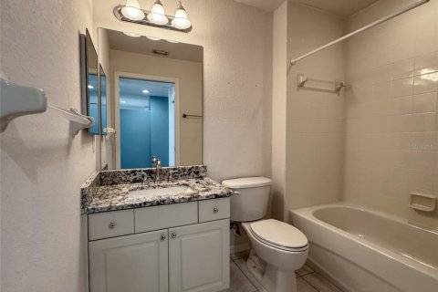 Купить кондоминиум в Норт-Порт, Флорида 7 комнат, 108.51м2, № 1839017 - фото 20