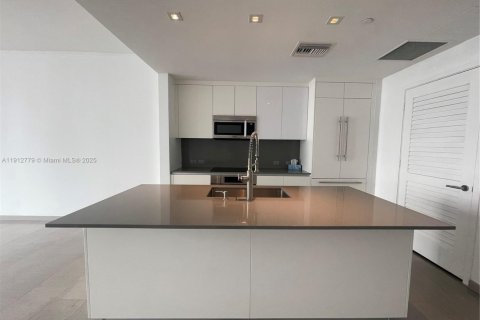 Condo in Miami, Florida, 1 bedroom  № 2015645 - photo 4