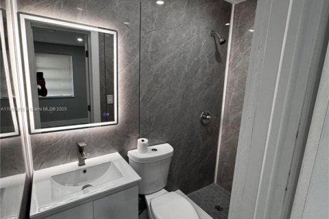 Villa ou maison à louer à Miami, Floride: 2 chambres, 240.8 m2 № 1957316 - photo 6