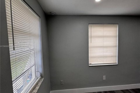 Villa ou maison à louer à Miami, Floride: 2 chambres, 240.8 m2 № 1957316 - photo 14