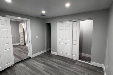 Villa ou maison à louer à Miami, Floride: 2 chambres, 240.8 m2 № 1957316 - photo 8