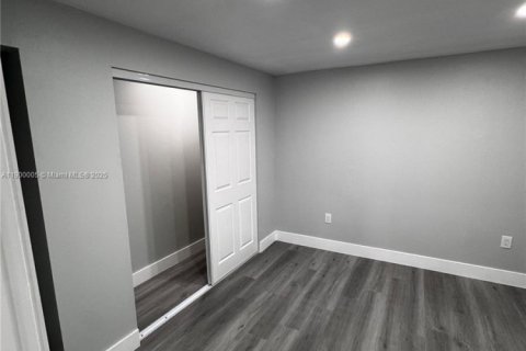 Villa ou maison à louer à Miami, Floride: 2 chambres, 240.8 m2 № 1957316 - photo 9