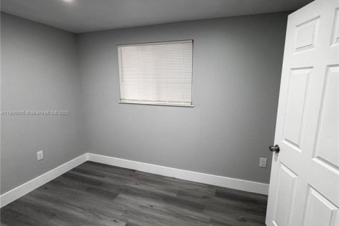 Villa ou maison à louer à Miami, Floride: 2 chambres, 240.8 m2 № 1957316 - photo 16