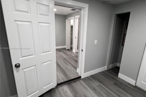 Villa ou maison à louer à Miami, Floride: 2 chambres, 240.8 m2 № 1957316 - photo 11