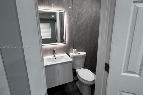 Villa ou maison à louer à Miami, Floride: 2 chambres, 240.8 m2 № 1957316 - photo 7