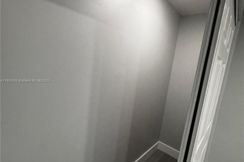 Villa ou maison à louer à Miami, Floride: 2 chambres, 240.8 m2 № 1957316 - photo 15