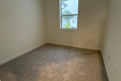 Снять в аренду таунхаус в Хомстед, Флорида 3 спальни, № 1991599 - фото 9