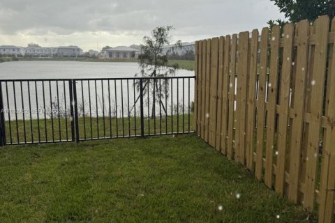 Снять в аренду таунхаус в Хомстед, Флорида 3 спальни, № 1991599 - фото 5