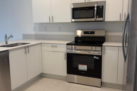 Снять в аренду таунхаус в Хомстед, Флорида 3 спальни, № 1991599 - фото 15