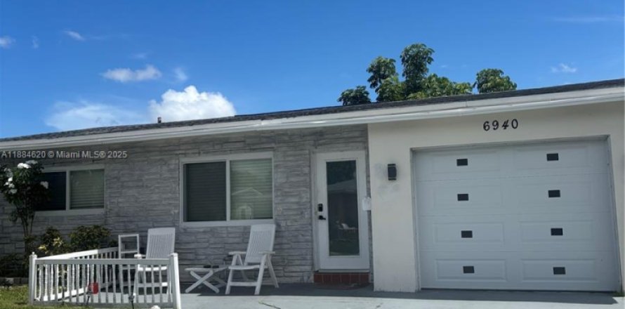 House in Margate, Florida 2 bedrooms, 98.57 sq.m. № 1930198