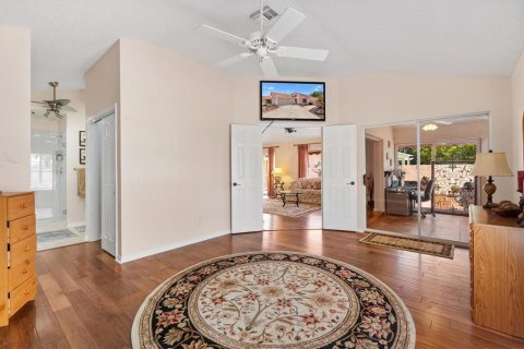House in Lady Lake, Florida 2 bedrooms, 120.96 sq.m. № 2120161 - photo 20