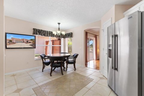 House in Lady Lake, Florida 2 bedrooms, 120.96 sq.m. № 2120161 - photo 18