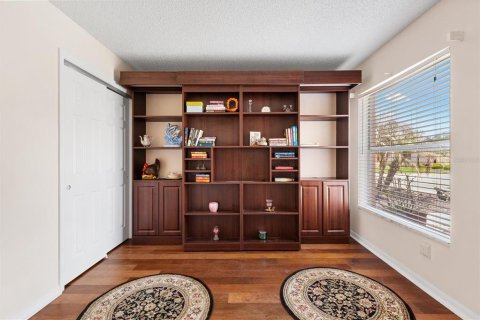 House in Lady Lake, Florida 2 bedrooms, 120.96 sq.m. № 2120161 - photo 6