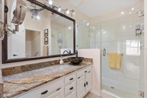 House in Lady Lake, Florida 2 bedrooms, 120.96 sq.m. № 2120161 - photo 21