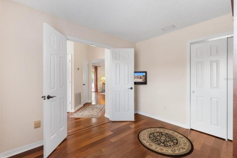 House in Lady Lake, Florida 2 bedrooms, 120.96 sq.m. № 2120161 - photo 8