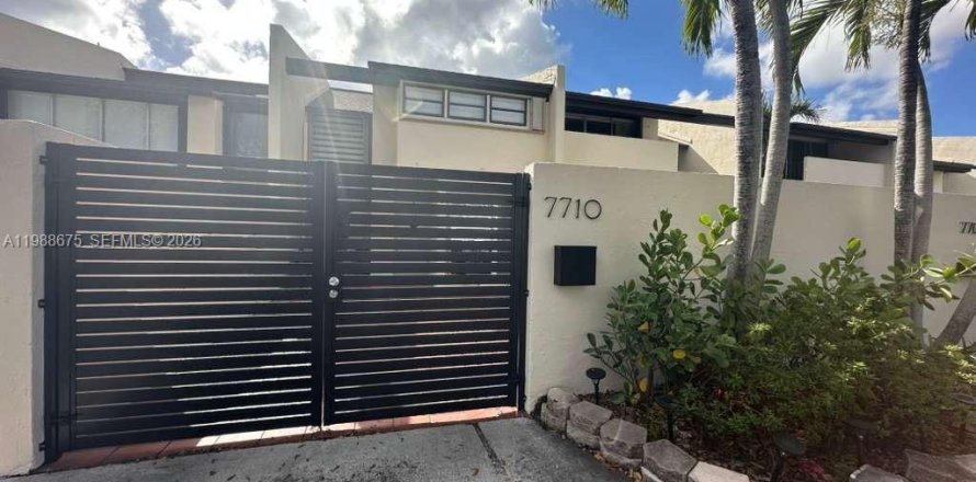 Кондоминиум с 3 спальнями в Майами, Флорида № 2050722