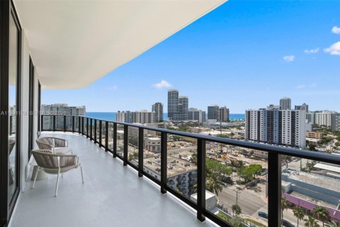 Condo in Miami Beach, Florida, 2 bedrooms  № 2065191 - photo 28