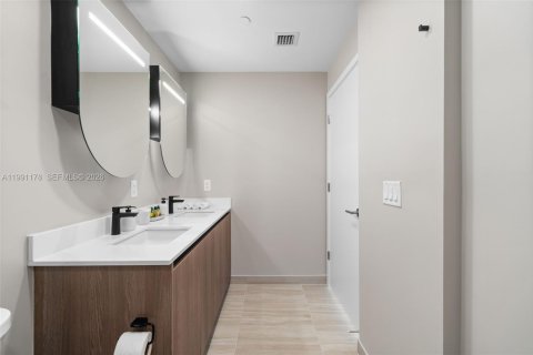 Condo in Miami Beach, Florida, 2 bedrooms  № 2065191 - photo 22