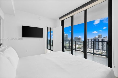 Condo in Miami Beach, Florida, 2 bedrooms  № 2065191 - photo 20