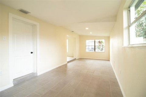 Casa en venta en Tampa, Florida, 4 dormitorios, 142.14 m2 № 2294825 - foto 12