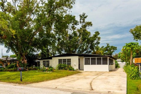 Casa en venta en Tampa, Florida, 4 dormitorios, 142.14 m2 № 2294825 - foto 2