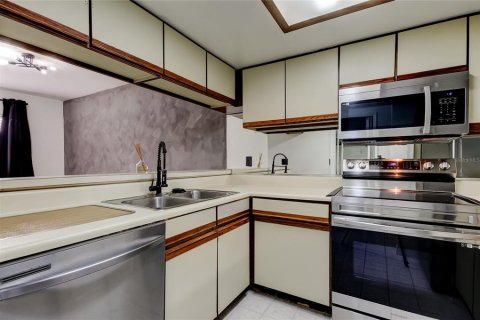 Townhouse in Clearwater, Florida 2 bedrooms, 132.94 sq.m. № 1899419 - photo 11