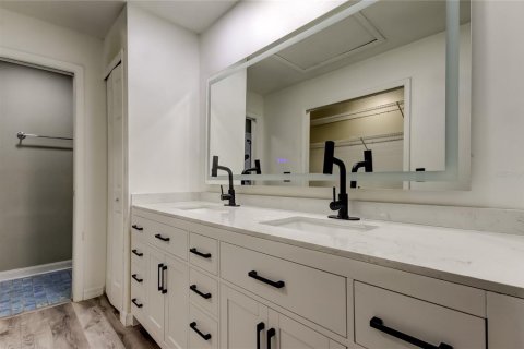 Townhouse in Clearwater, Florida 2 bedrooms, 132.94 sq.m. № 1899419 - photo 18