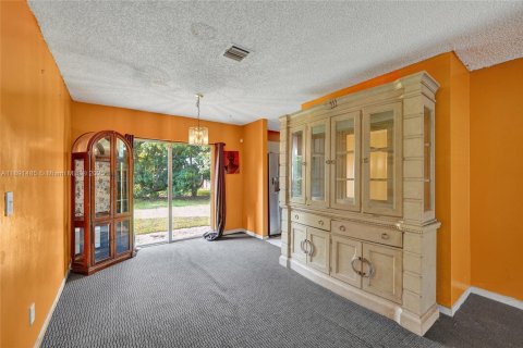 House in West Park, Florida 3 bedrooms, 110.93 sq.m. № 1944710 - photo 10