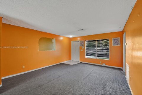 House in West Park, Florida 3 bedrooms, 110.93 sq.m. № 1944710 - photo 7