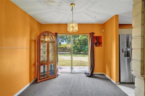 House in West Park, Florida 3 bedrooms, 110.93 sq.m. № 1944710 - photo 11