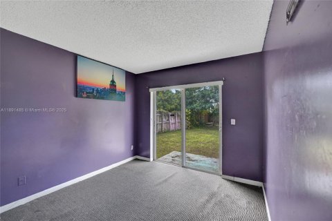 House in West Park, Florida 3 bedrooms, 110.93 sq.m. № 1944710 - photo 19