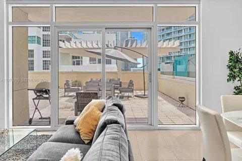 Condo in Miami, Florida, 2 bedrooms  № 2040985 - photo 3