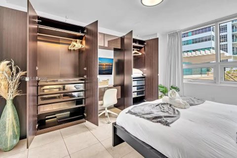 Condo in Miami, Florida, 2 bedrooms  № 2040985 - photo 7
