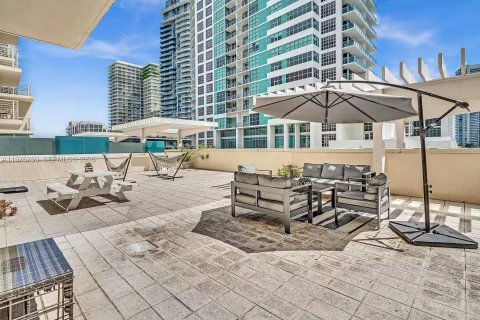 Condo in Miami, Florida, 2 bedrooms  № 2040985 - photo 2