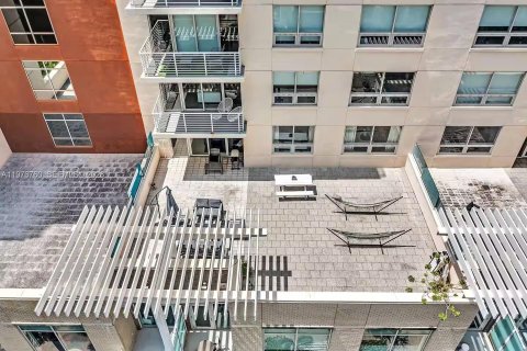 Condo in Miami, Florida, 2 bedrooms  № 2040985