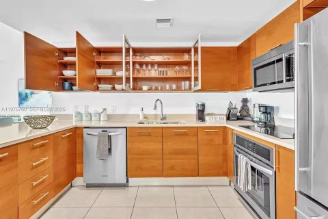 Condo in Miami, Florida, 2 bedrooms  № 2040985 - photo 5