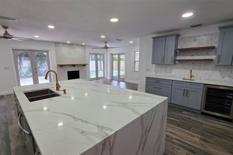 House in Tampa, Florida 3 bedrooms, 190.64 sq.m. № 1903978 - photo 3