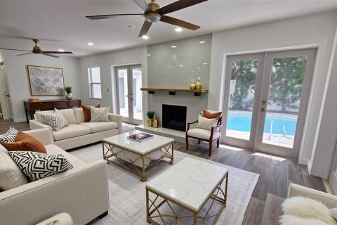 House in Tampa, Florida 3 bedrooms, 190.64 sq.m. № 1903978 - photo 2