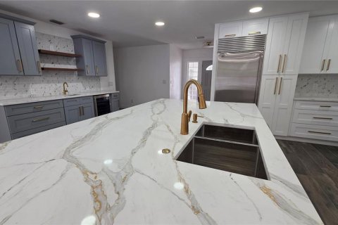 House in Tampa, Florida 3 bedrooms, 190.64 sq.m. № 1903978 - photo 4