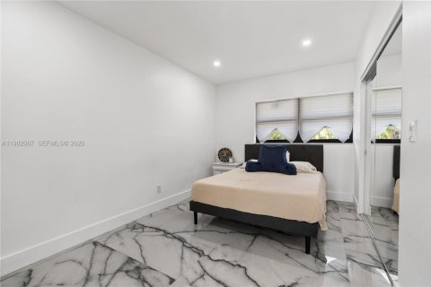 Casa en venta en Miami, Florida, 4 dormitorios, 241.17 m2 № 2299997 - foto 9