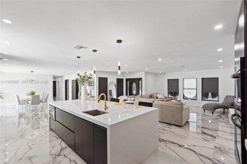 Casa en venta en Miami, Florida, 4 dormitorios, 241.17 m2 № 2299997 - foto 29
