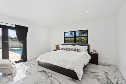 Casa en venta en Miami, Florida, 4 dormitorios, 241.17 m2 № 2299997 - foto 2