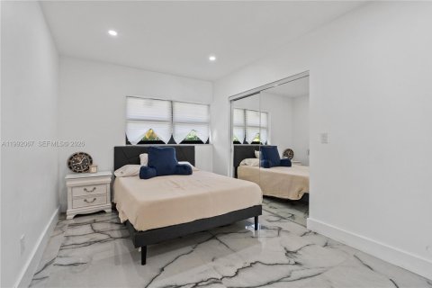 Casa en venta en Miami, Florida, 4 dormitorios, 241.17 m2 № 2299997 - foto 10