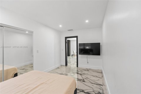 Casa en venta en Miami, Florida, 4 dormitorios, 241.17 m2 № 2299997 - foto 11