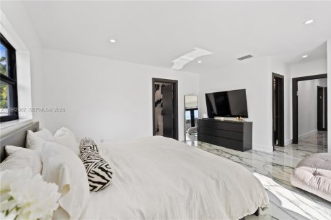 Casa en venta en Miami, Florida, 4 dormitorios, 241.17 m2 № 2299997 - foto 3