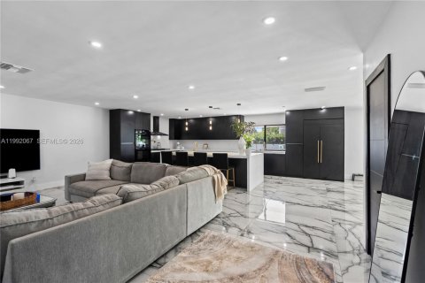Casa en venta en Miami, Florida, 4 dormitorios, 241.17 m2 № 2299997 - foto 20