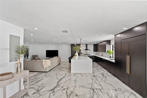 Casa en venta en Miami, Florida, 4 dormitorios, 241.17 m2 № 2299997 - foto 28
