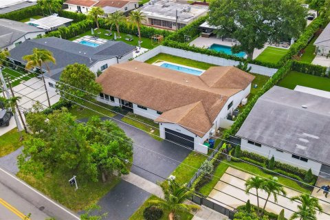 Casa en venta en Miami, Florida, 4 dormitorios, 241.17 m2 № 2299997 - foto 13